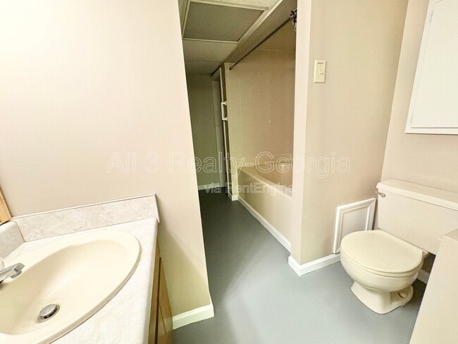 Building Photo - 435 Sherwood Rd