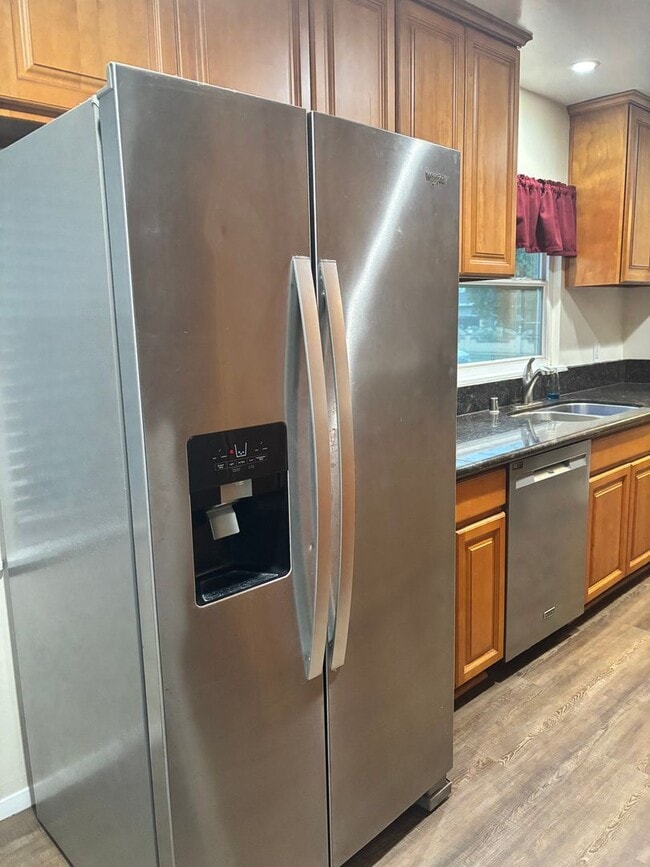 Building Photo - SPACIOUS & CLEAN HOUSE! OFF 5th & K St: Upgraded 3BR 1BA w/Large yard & 2 car garage!