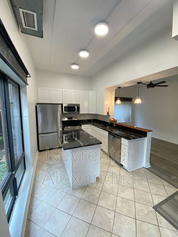 Building Photo - 124 Roberts Ln