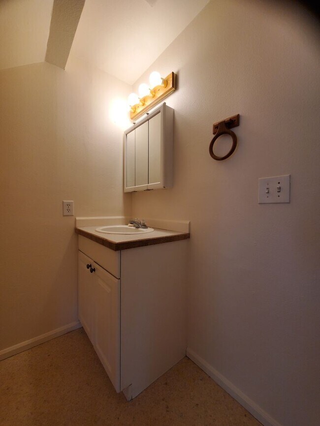 Building Photo - FG: 01010 E 35th