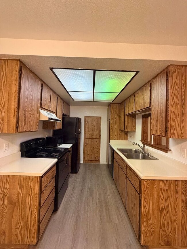 Building Photo - Pheasant Creek Condo 2 Bed | 2 Bath | Upper Unit w/ Vaulted Ceiling & Private Garage!