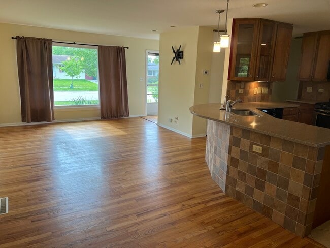 Building Photo - 1520 N Fernandez Pl