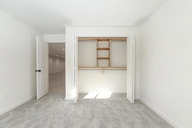 Building Photo - 5314-5316 N Pinecrest St
