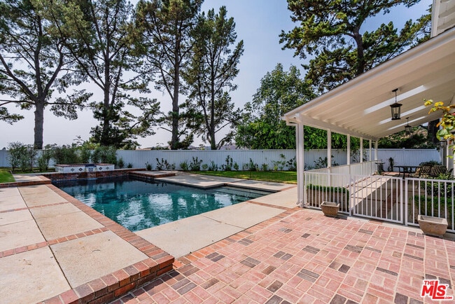 Building Photo - 10821 Savona Rd