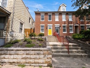 Building Photo - 217 E 5th St