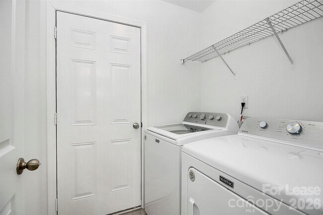 Building Photo - 1711 Rustic Arch Way