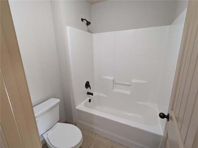 Building Photo - 4635 Belcrest Way