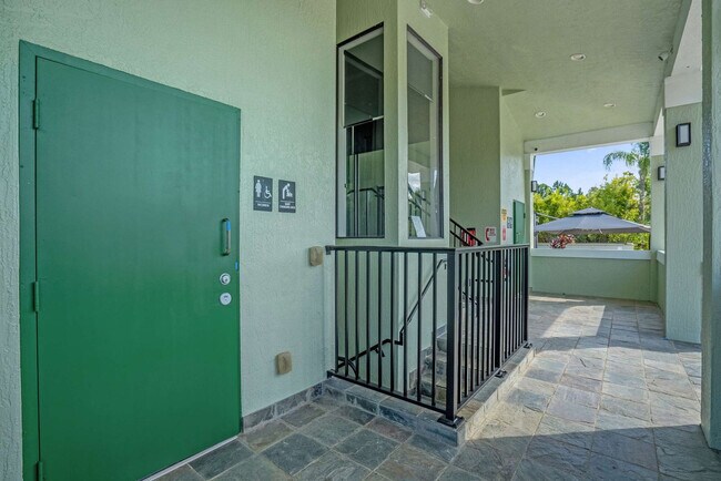 Building Photo - 14525 Damai Ln