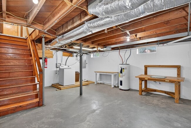 Building Photo - 250 Gillespie Dr NE