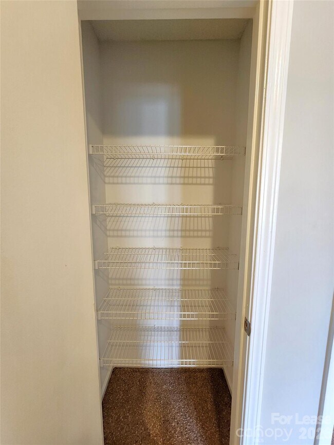 Building Photo - 268 Southcircle Dr NW