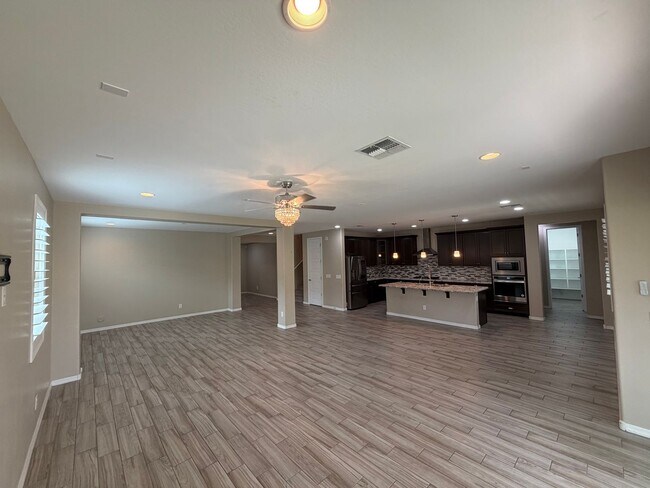 Building Photo - 1322 E Gemini Pl