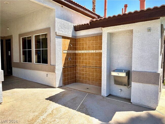 Building Photo - 2615 W Gary Ave