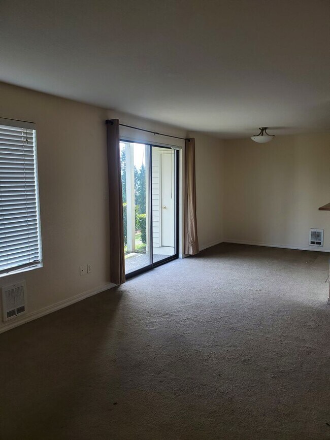 Building Photo - 2 Bedroom Condo At Sunn Fjord Condominiums...