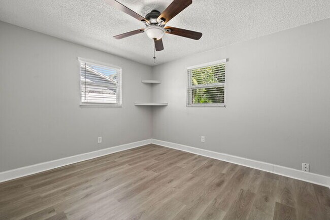 Building Photo - UPGRADED Home For Rent in Orangewood Highl...