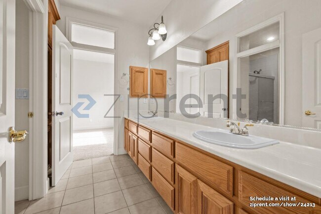 Building Photo - 9208 Hallmark Pl