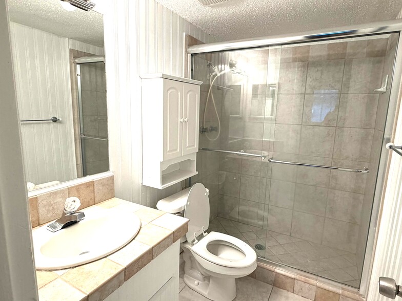 Building Photo - 701 SW 75th St