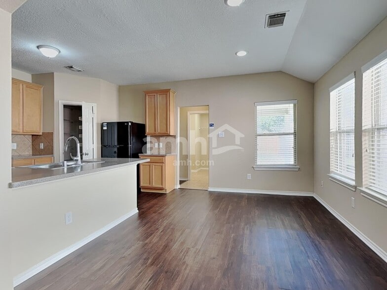 Building Photo - 9215 Birch Springs Dr