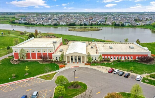 Building Photo - 2215 Aurora Dr