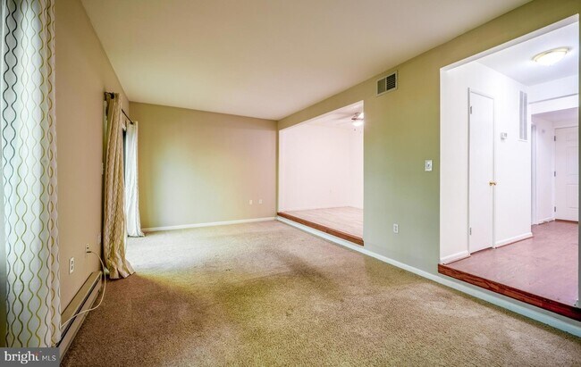 Building Photo - 2455 Pyrenees Ct
