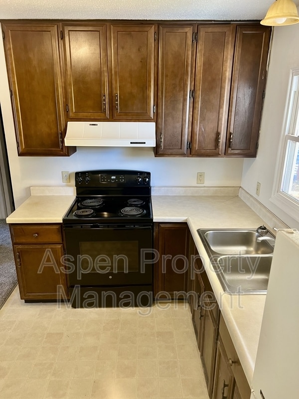 Building Photo - 2216 Piper Pl