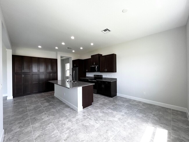 Building Photo - 15192 Wildwood Cir