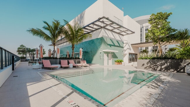 Building Photo - 698 N Miami Ave