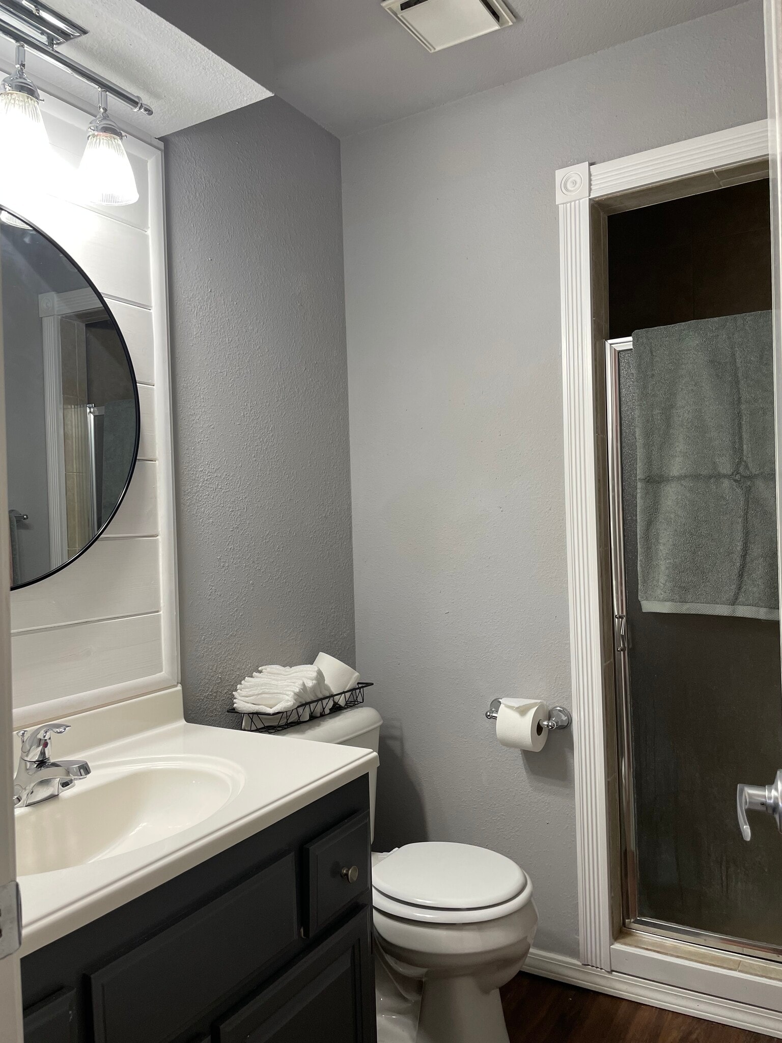 Master Bath - 2300 Oakwood Ave