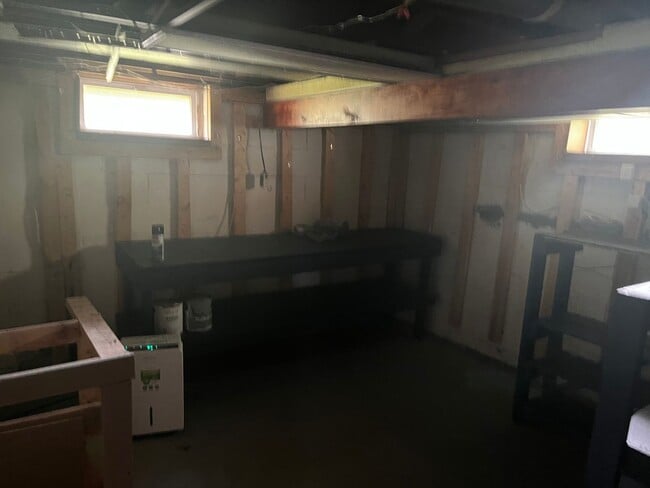 Building Photo - 3 Bedroom/1 Bathroom Home For Lease