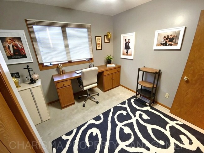 Building Photo - 4 BEDROOM, 2 BATH HOME IN EAST SIOUX FALLS! DOUBLE ATTACHED GARAGE! FENCED IN BACKYARD!