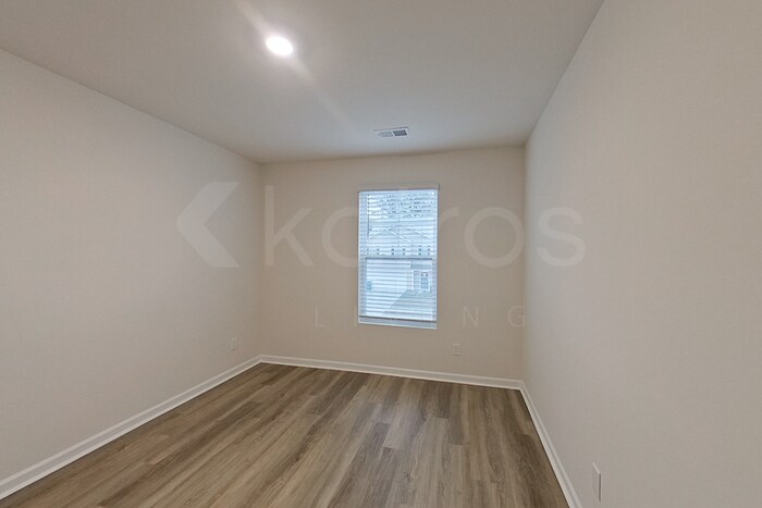 Building Photo - 114 Inez Ave