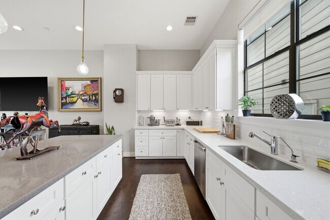 Building Photo - 4306 Center St