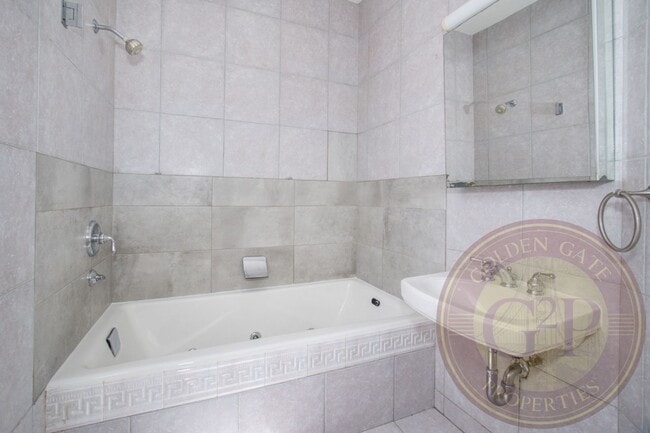 Building Photo - Russian Hill - 3 BR, 1 BA Condo 1,125 Sq. ...