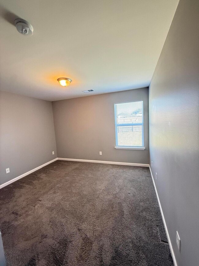 Building Photo - 110 Landry Ln