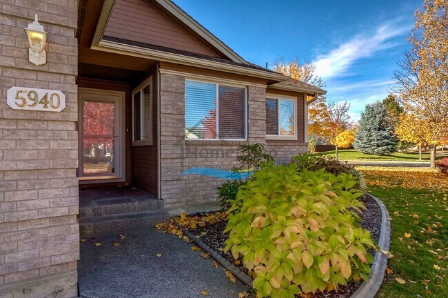 Building Photo - 2656-Square Foot Home with 4 Beds and 3 Baths in Coeur d'Alene Place!