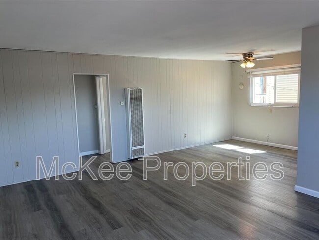 Building Photo - 816 1/2 Diamond Street
