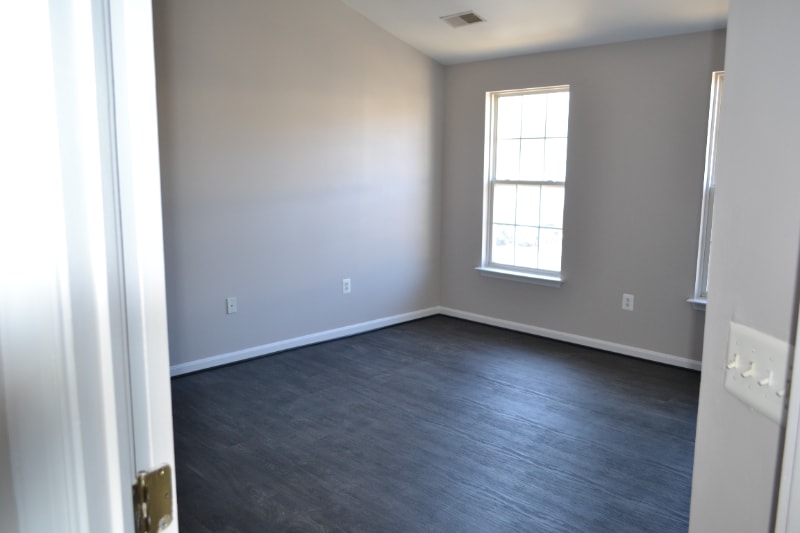 Building Photo - 103 Hillside Ct