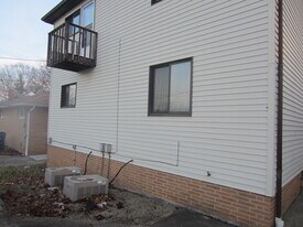 Building Photo - 2436 Grovewood Ave