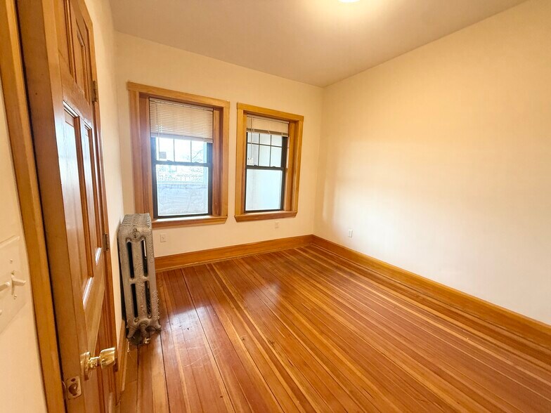 Building Photo - 149 Hillside St