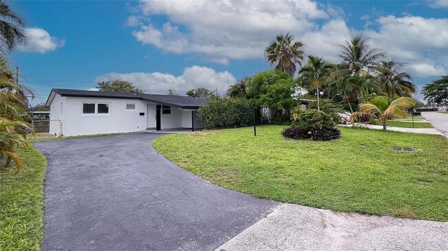 Building Photo - 713 SW 4th Ct