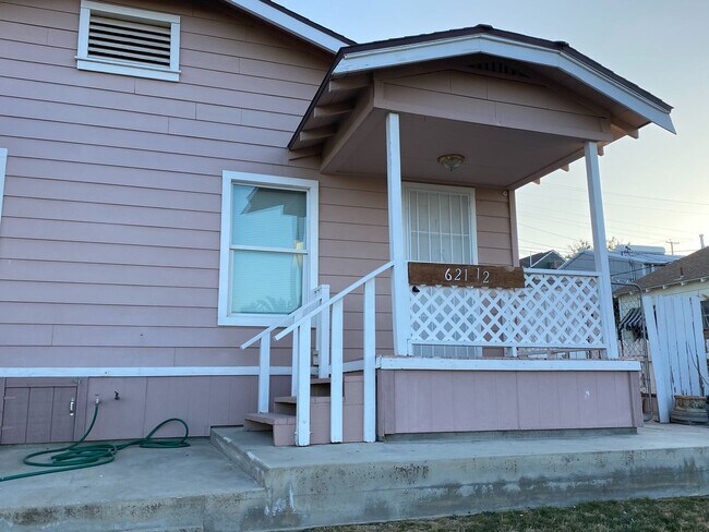 Building Photo - 621 Philippine St