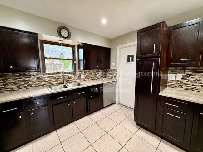 Building Photo - 4023 Grissom Dr