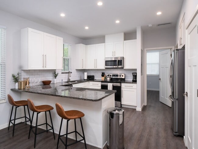 Building Photo - 4 Bedroom, 4 Bathroom House