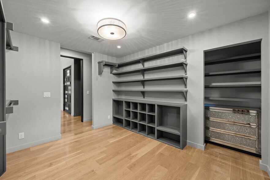 Building Photo - 609 Josephine St