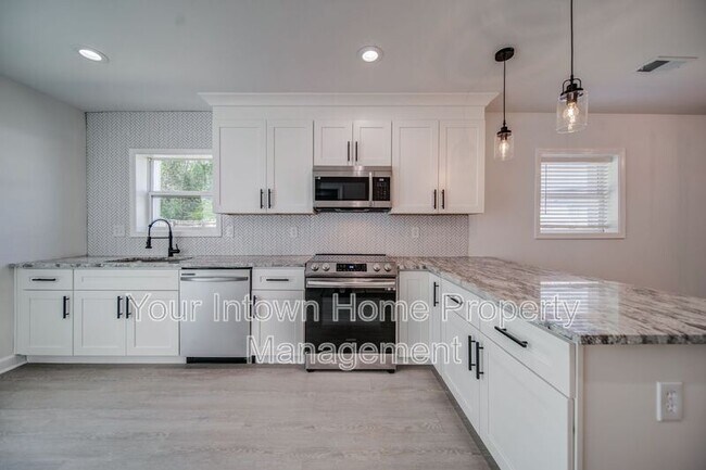 Building Photo - 1047 Grant Way SE