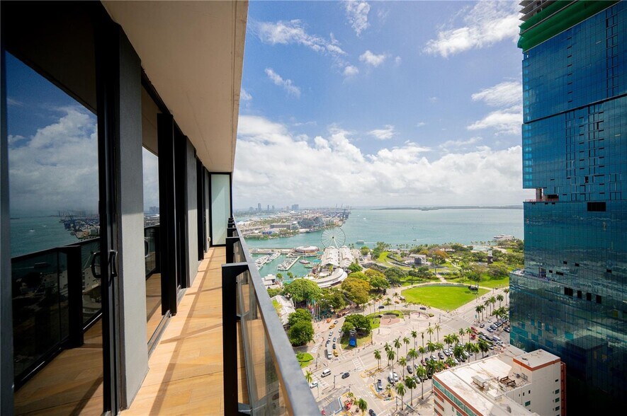 Building Photo - 398 NE 5th St