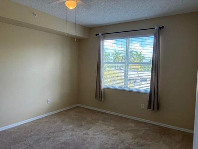 Building Photo - 27 Royal Palm Way