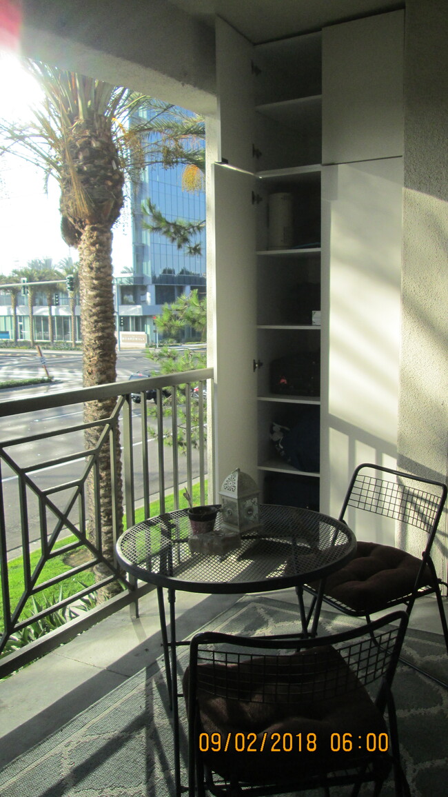 Balcony to sit and enjoy the fresh air - 1238 Scholarship