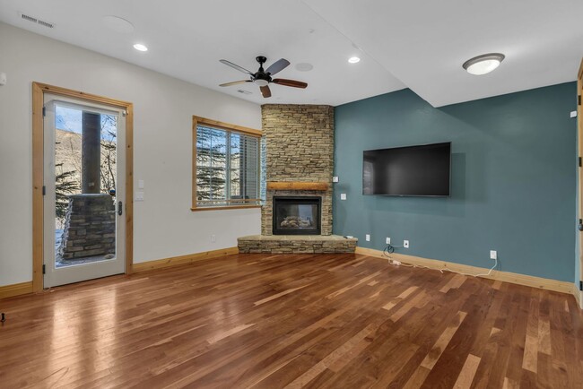 Building Photo - Canyon Links Townhomne