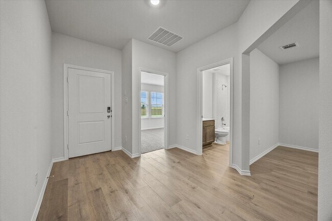 Building Photo - 2307 Albert Ln