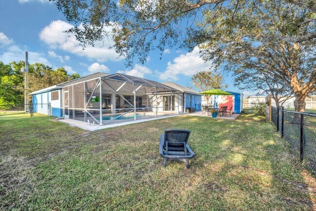 Building Photo - 5464 NW Milner Dr